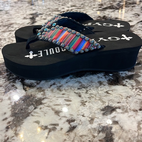 Gypsy soul sarape flip flops!!! Size 10 - Picture 3 of 7